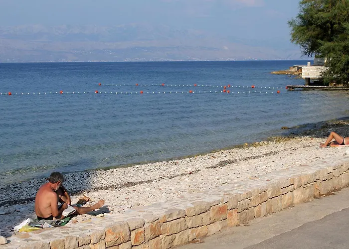 Apartments With A Parking Space Sutivan, Brac - 2846