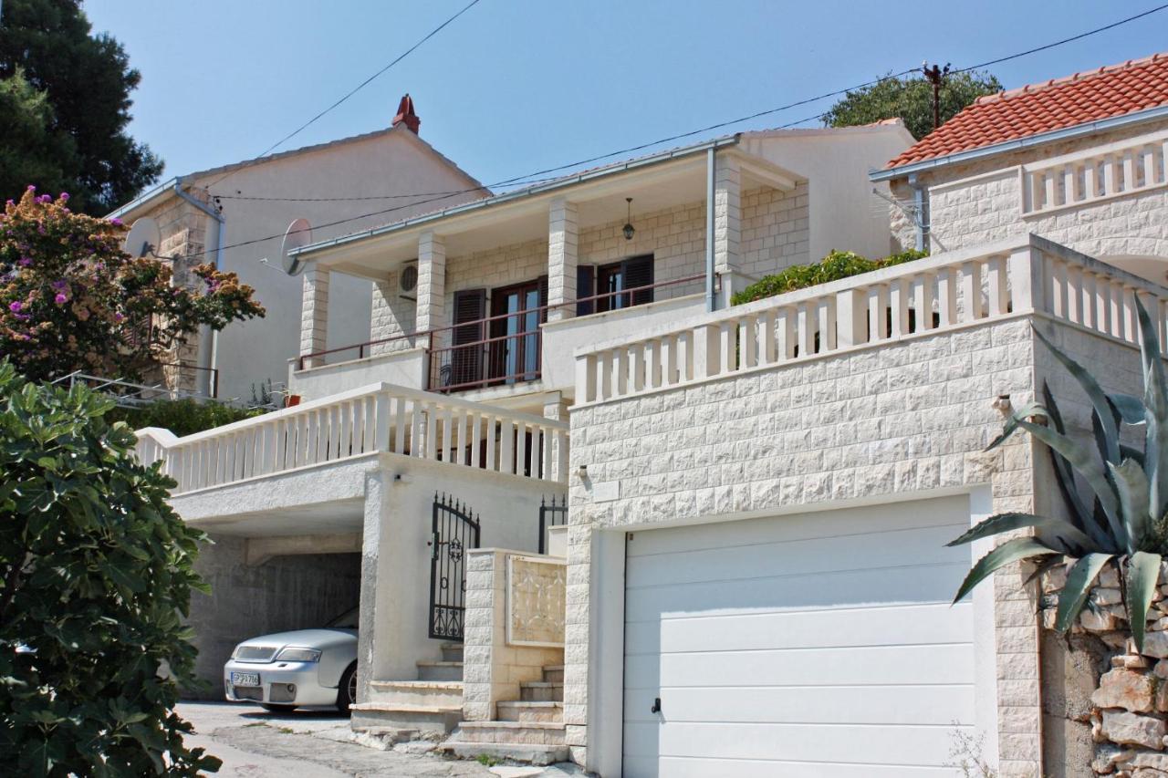 With A Parking Space Sutivan, Brac - 2846 Sutivan
