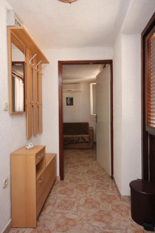 With A Parking Space Sutivan, Brac - 2846 Apartment *